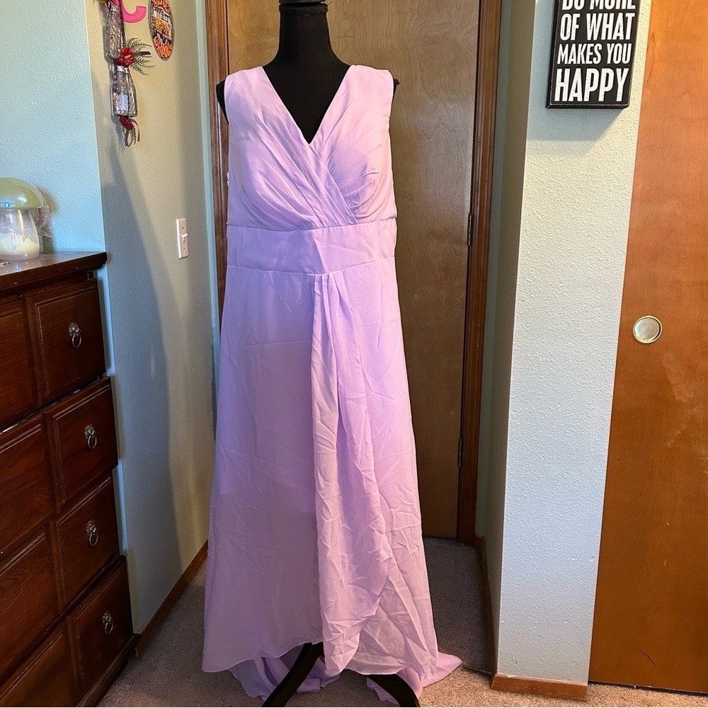 Lilac chiffon sleeveless homecoming dress size 16 v-neck lace up back